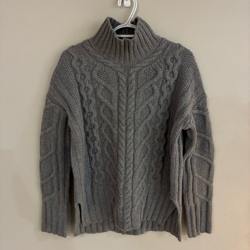 Everlane Wool/Cashmere Cable Knit‎ Sweater